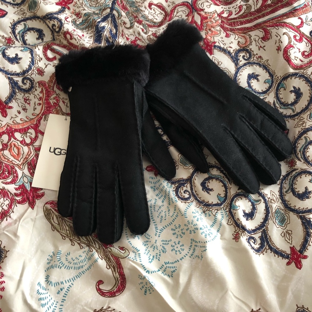 UGG Classic Tasman Genuine Shearling Gloves